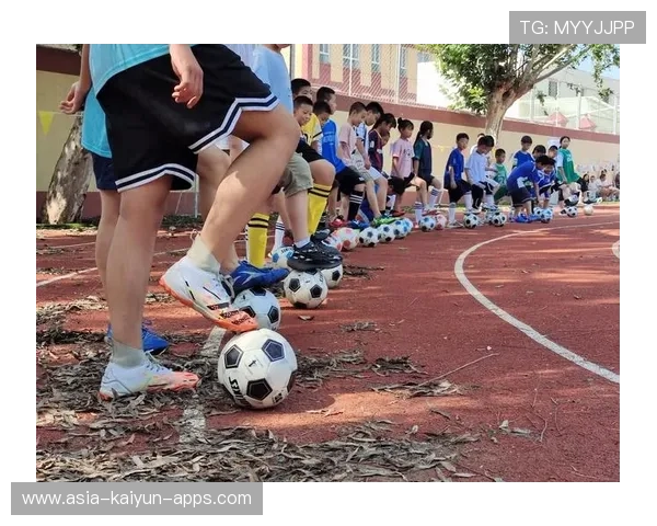 国家队举办青少年足球夏令营 增强技术交流，全国青少年校园足球夏令营是如何选拔的