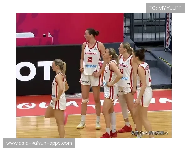 女篮新星单节轰下25分！连中8记三分，对手主帅无奈提前叫“别追了”